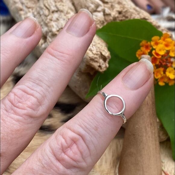 Small Open Circle Sterling Silver Ring Size 7 - Picture 2 of 5